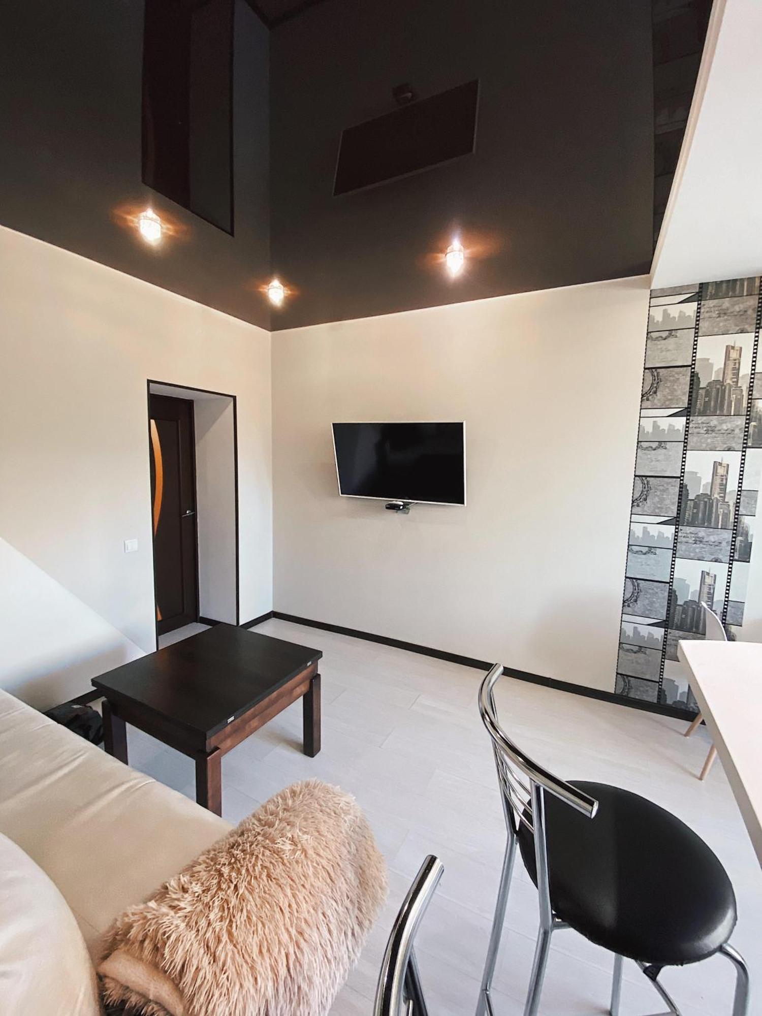 Helen Network: Central Studio Near Stadium and Korpusnyi Garden Apartment Poltava Room photo